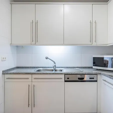 Fancy W/metro At Doorstep By Lovelystay