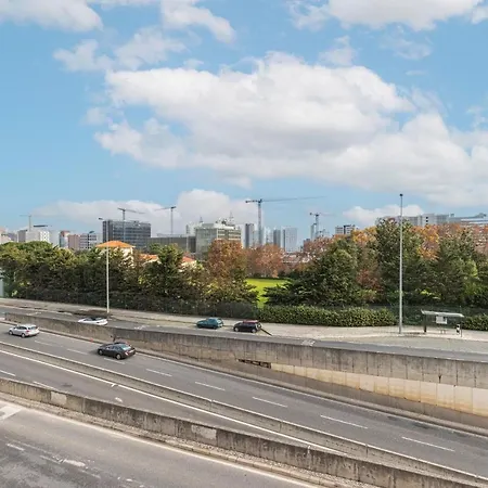 Fancy W/metro At Doorstep By Lovelystay * Лиссабон